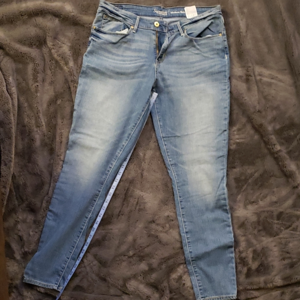 NWOT Signature Levi Modern Skinny